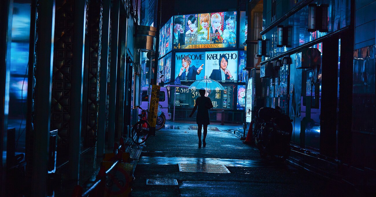 Foto de un callejón con ambientacion Cyberpunk en Tokio
